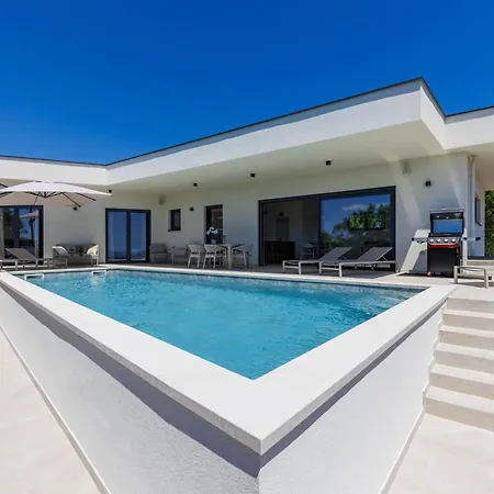 Villa Florinda By Interhome Raša