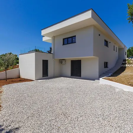 Florinda By Interhome *